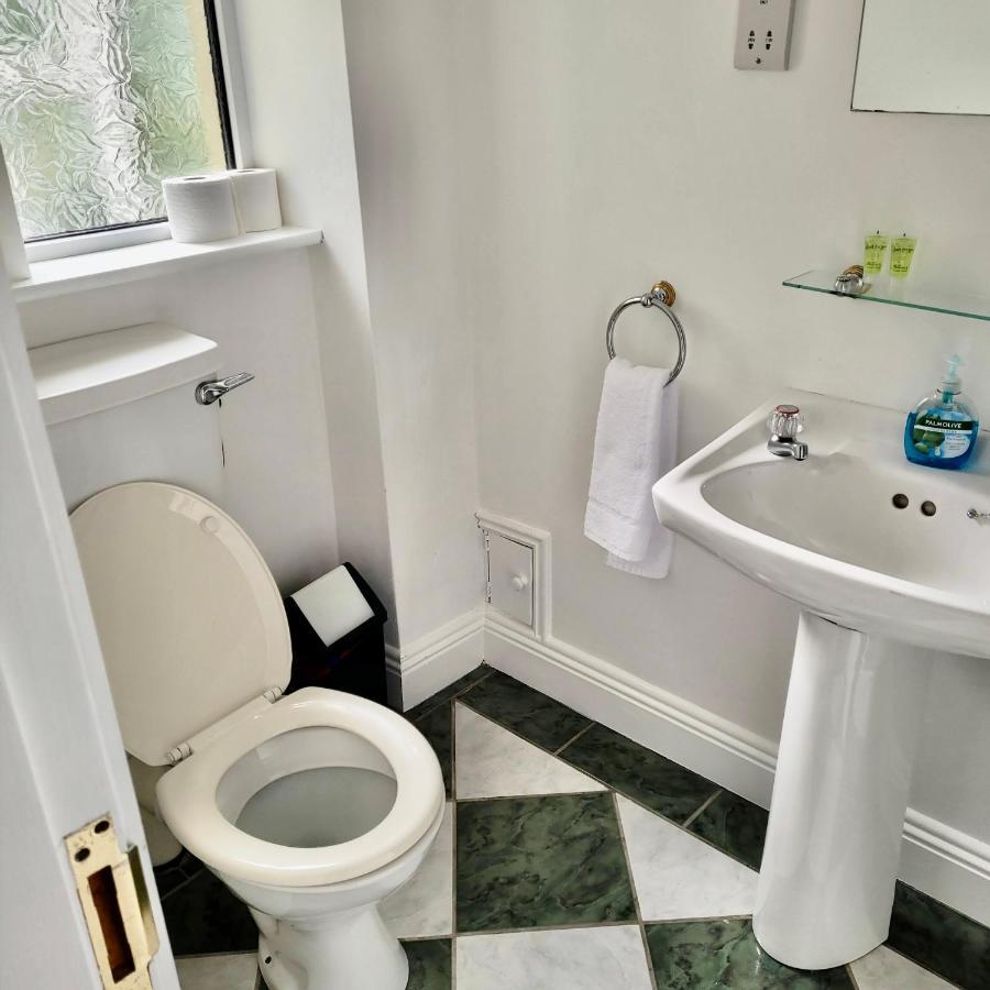 Dun Maeve Guesthouse Уестпорт Екстериор снимка
